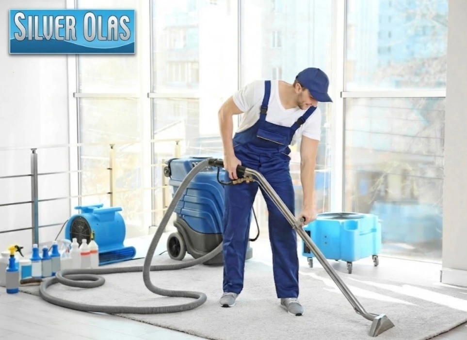 Professional Silver Olas technician steam cleaning a rug, providing expert carpet cleaning near me.